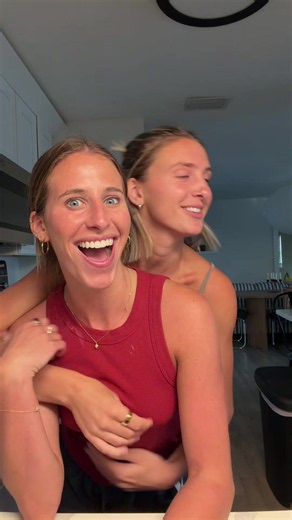 Drama queen storytime: Ria and Fia #wlw