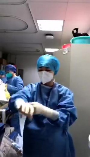 医护人员穿戴防护服的全过程