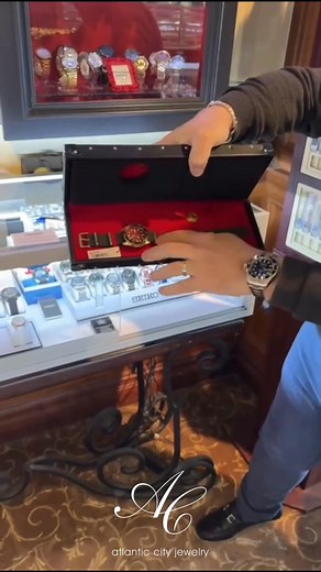 Going through our Seiko inventory and came across the Brian May Seiko 5. Throughout his career, rock legend Brian May has relied upon his "Red Special" Guitar to create the sound that helped make Queen one of the world's most admired and celebrated rock bands. He has also relied on Seiko. For more than 40 years, Brian has worn a Seiko diver's watch. The dial recreates the fine details of the legendary guitar with a pressed pattern reminiscent of the texture of the wood, its glossy finish and gra