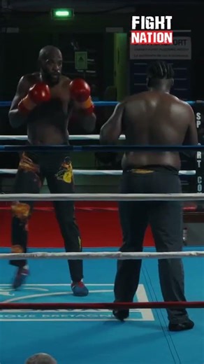 😮 Oh, the crochet hook!! #Savate