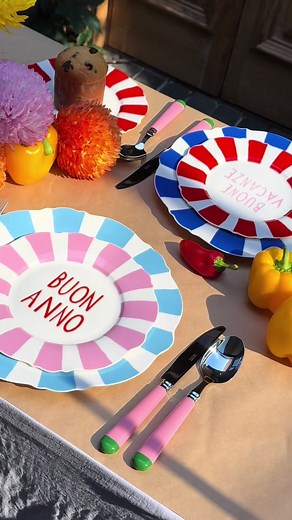 Layering up our Italian Wave Dinner Plates and Side Plates // #tablestyling #tablesetting