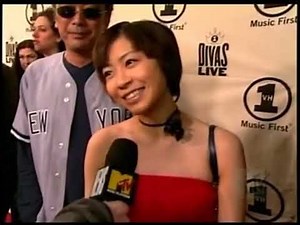 宇多田ヒカル Hikaru Utada Interview on VH1 Divas Live (2001)