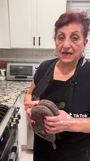 Here is my simple but delicious crumb cake recipe! Enjoy!🤎 #mamadina #crumbcake #baking #grandma #fyp #simplerecipe #italian #dessert