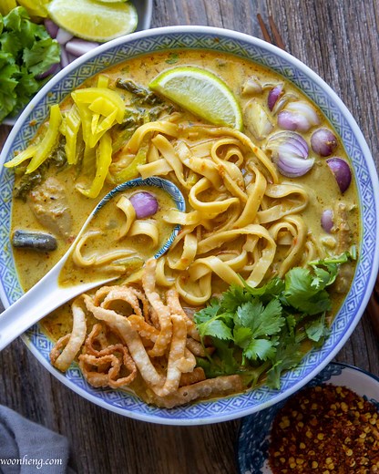 How to Make a Delicious Vegan Thai Khao Soi - WoonHeng