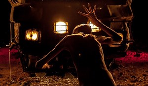 Hostile di Mathieu Turi, un amore fino alla fine del mondo - La recensione