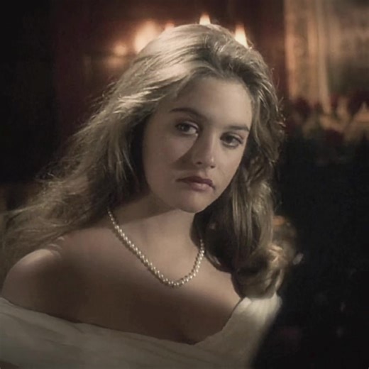Alicia Silverstone: Unveiling Iconic Moments