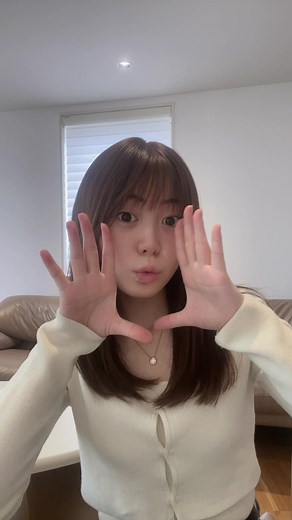 Engaging Hand Movements in a Relaxed Indoor Setting