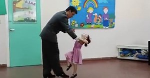 Video: Niña de cinco años baila danzón con su padre y cautiva las redes - El Imparcial de Oaxaca