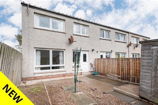 FANTASTIC 2 Bedroom SPACIOUS End Terraced Villa with a PRIVATE GARDEN located in the UNIVERSITY TOWN of St Andrews ‘The Home of Golf’. Situated within close proximity to the town centre providing all essential amenities including shops, cafes and restaurants with health / leisure facilities and Primary / Secondary Schools nearby. Close to the Fife Coastal Path, Stunning Beaches and several World Renowned Golf Courses. O/O £210,000. For further information or to arrange a viewing please contact u