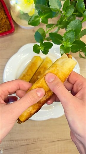 🔥 Crispy Cheesy Beef Tortillas 🌮 #recipeshorts
