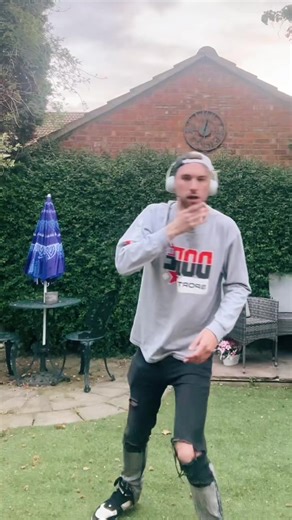 Trying out some new stuff……slowly 🏃‍♂️💨 #dancer #dance #robot #fyp #phonk