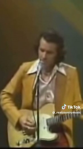 Gary Stewart - She's Actin' Single (I'm Drinking Doubles) Song Highlights