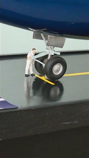 1/18 Scale Westway Models British airways "Negus"" BOEING 747-136 Cutaway Model