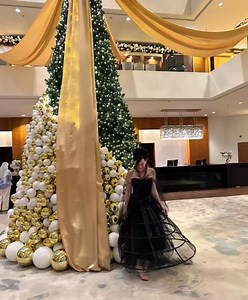 About last night… 🎄🎶💃🏻☘️🖤 | Red Ruby Scarlet