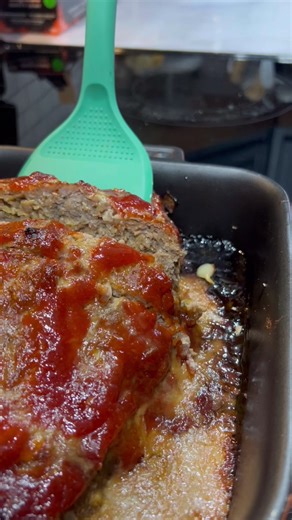 230K views · 4.9K reactions | The wind here is vicious, full typed recipe on my IG #meatloaf #foodblogger #mealideas #easyrecipe | Justin Holmes | Facebook