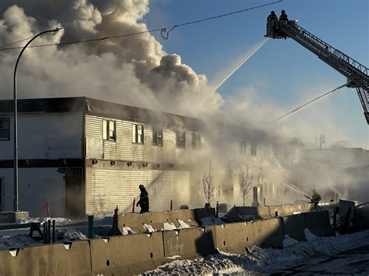Edmonton firefighters fight blaze at vacant Jasper Place Hotel