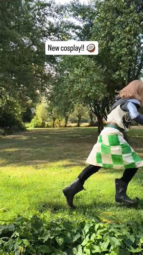 Marye Le Fay Cosplay on Instagram: "New cosplay!!! 😂😂🥥🥥 Last year when we were shooting at the castle ruins, a member of our group mentioned if it wouldn't be fun to do a Monty Python and the Holy Grail group there, and of course I wanted to do not so brave sir Robin and I made this costume in two weeks 😂🐔 also two weeks to go and then we will see each other again. 🫰 #montypython #montypythonholygrail #holygrail #bravesirrobin #cosplay #mon