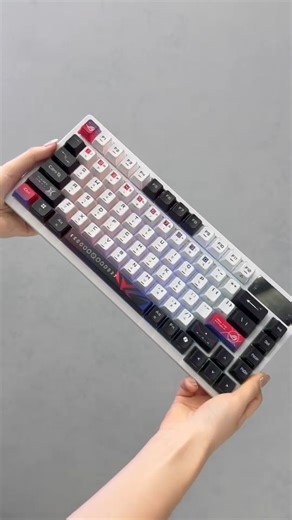 🖤 你仲諗緊黑色定白色？🤍 唔洗再糾結啦～ 用 ROG Azoth X⚡ 黑白配色 RGB 燈效 = 型💥 無論你係黑色cool派定純白夢幻派✨ 都滿足晒你所有要求！🔥 了解更多👉 https://hk.asus.click/rogazothx | ASUS Republic of Gamers