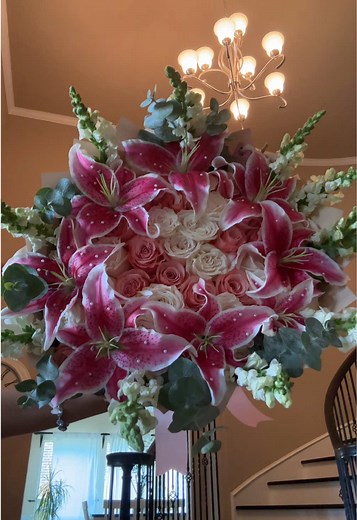 to be loved is to be seen 💞 insta: isabels_flores #isabelsflores #flowers #lilies #blooms #hibiscus #tulips #bouquet #fypシ #fy #trending #love #floristsoftiktok #parati #lirios #gf #princesstreatment #pink #girly