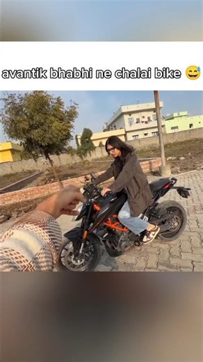 avantik bhabhi ne chalai bike 😅 #souravjoshivlogs #sahiljoshivlogs #piyushjoshivlogs #shorts