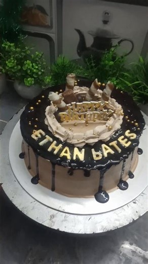 chocolate cake/customized cakes/trending cakes/birthday cake/flash news/bigger cake decorating ideas