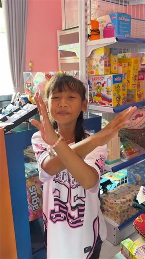 There are cockroaches everywhere😆