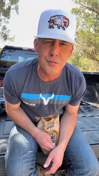 Latest Country Music Drama: Aaron Watson Unplugged