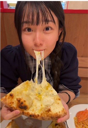 ピザ伸びすぎて、滅‼️‼️