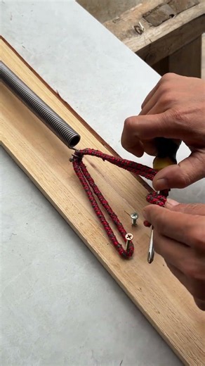 Amazing Mechanical Advantage How to stretch a long spring with minimal force