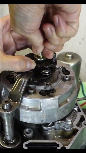 Super Cub clutch adjustment parts, explaining movement during adjustment