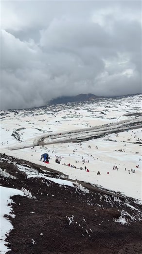 ❄️ Winter on Mount Etna ❄️ On snowy Sundays, places like the Silvestri Craters fill with locals who come here to have fun: • some people ski • many slide down the slopes • sleds, plastic boards, bags, anything works • families, kids, groups of friends everywhere It’s a relaxed and chaotic atmosphere. For many Sicilians, snow on Etna is something special. If you plan to visit: • Sundays are extremely crowded • expect traffic, parking problems and general mess • quiet experience → come on a weekda