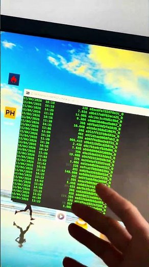 Hazle parecer a tu amigo que eres un hacker con este truco! #troll #broma #truco #trucosytips #pc