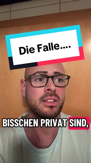 Schon mal erlebt? Der Chef bietet dir sofort das „Du“ an, tut total locker, aber plötzlich wird dieses freundschaftliche Verhältnis gegen dich verwendet. 🧐 In der Psychologie nennt man das oft Strukturelle Grenzüberschreitung oder das „Family-Trap“-Syndrom. Dabei wird ein künstliches Wir-Gefühl erzeugt, um die professionellen Barrieren einzureißen. Das Ziel? Emotionale Erpressung. Wer „befreundet“ ist, sagt seltener Nein zu Überstunden und fühlt sich schneller schuldig, wenn er auf seine Rechte