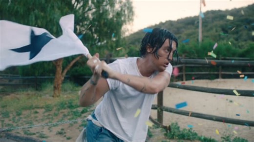 Lirik Lagu Home Is Where The Hurt Is – LANY dengan Terjemahan Bahasa Indonesia