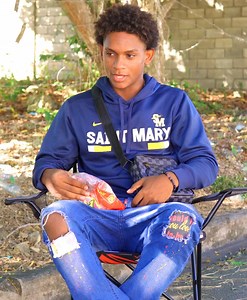 50K views · 903 reactions | Si tu le coge algo una persona que venda en la calle págale tu no sabe para que es el dinero  #DiosEsAmor | Familia Guzmán | Facebook