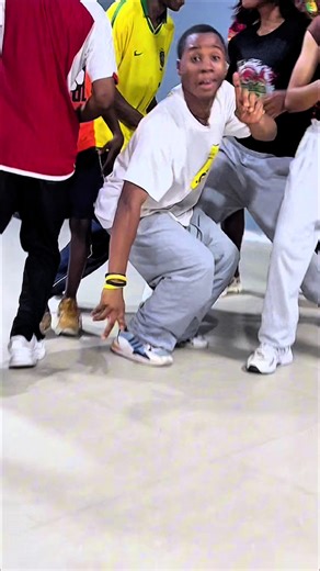 El último toque 😍 tarjeta visa💳#guineaecuatorial🇬🇶 #guineaecuatorialtiktok🇬🇶🇬🇶🇬🇶 @angelglamourofficial @MuniTikTok😜