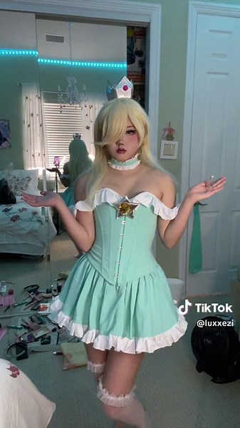 someone stop her shes been doing this for the past 12 hours #princessrosalina #cosplay #aronadance #meme #cosplaygirl #egirl