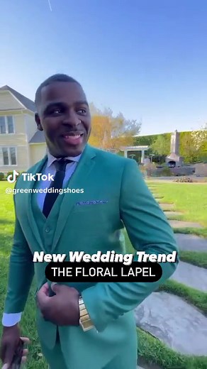 Men's Wedding Floral Lapel Ideas | Groom Flower Suit Trends