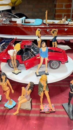 1:12 Franklin Mint Chevrolet Corvette L88 & Manara figurines | AC Collection