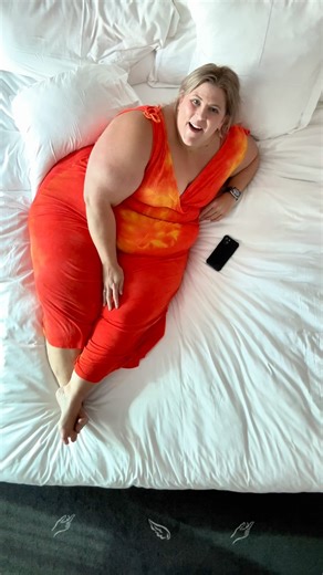 This probably isn’t why the mirror is on the ceiling …. But I still look good. | Glitter Lazers