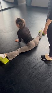 ✨ MIDDLESPLITS ✨ We leveled up Gemma’s middlesplits during last weeks 3-Day Intensive 🤩 And now she’s flat with her feet on 2 yoga blocks! I teach middlesplits through 1-1 online sessions and Virtual Workshops (which are offered a few times a year). So if you’re stuck with your middlesplits and want to break through your plateaus, check out the details through the link in bio 🤍 #trainingwithcatiebrier #contortiontraining #shrimparmy #notyoga | Catie Brier - Contortion & Flexibility Instructor