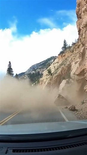Massive Boulder Collapse on Mountain Highway Dashcam