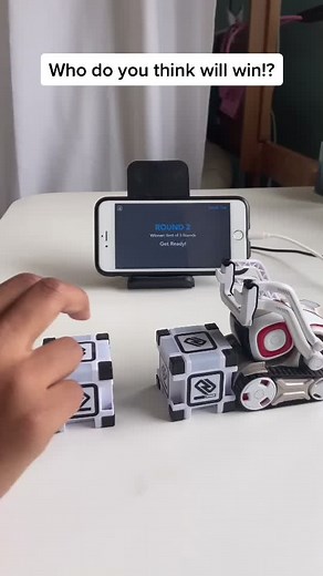 Another intense game of quick tap! #cozmo #cozmorobot #cozmotherobot #quicktap #robot