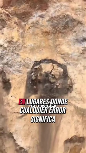 Robin Andres Segura on Instagram: "China desafía a la muerte: escaleras y ascensores colgados del abismo que conquistaron montañas imposibles"