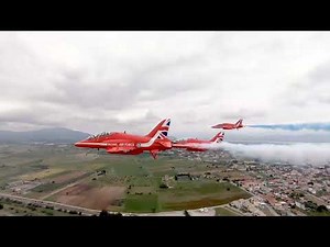 Synchronised flying by the Red Arrows