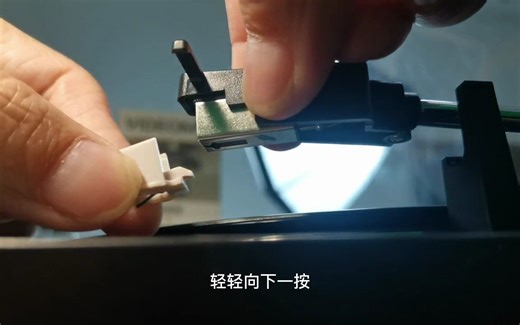 铁三角黑胶唱机唱针的拆卸与安装
