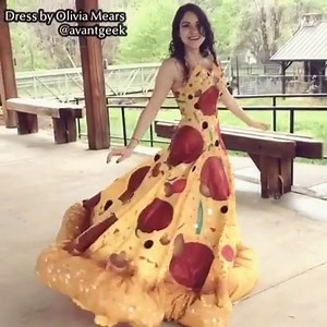 When pizza is life. See how she made the dress here: http://imgur.com/gallery/6vlRO | Imgur