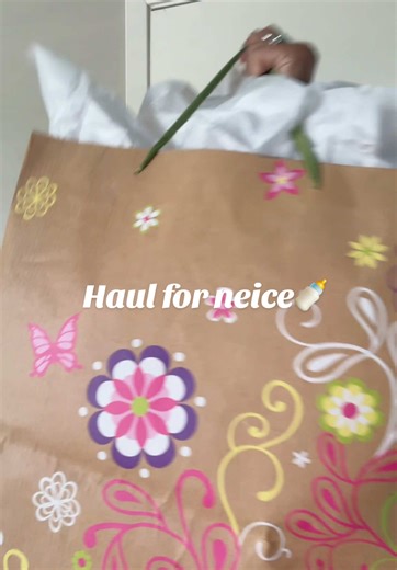 𝘝𝘪𝘤𝘵𝘰𝘳𝘪𝘢 𝘈𝘭𝘪𝘻𝘦♡ (@victoria_alize)’s video of Baby Gifts