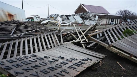 2 killed and homes damaged after tornadoes tear through Illinois and Indiana