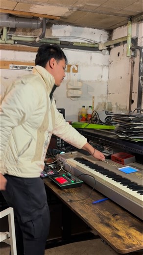 In-Tan on Instagram: "Late Jam on the 2003 Japanese Korg Triton 🎹 Not perfectly locked to the kick, but the acid definitely kick 😋 Can’t wait to kick off 2026, lots of exciting projects ahead 🕺🏽 My last track « Chasing Forest » is available for Free Download on my SoundCloud! #korg #synth #acid #techno #acidtechno"